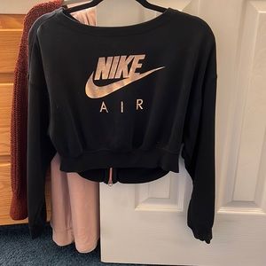 Cropped Nike sweater